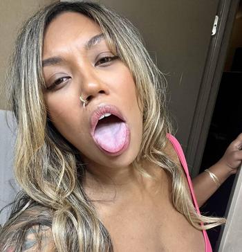 Carmella, 26 Mixed female escort, Chatham